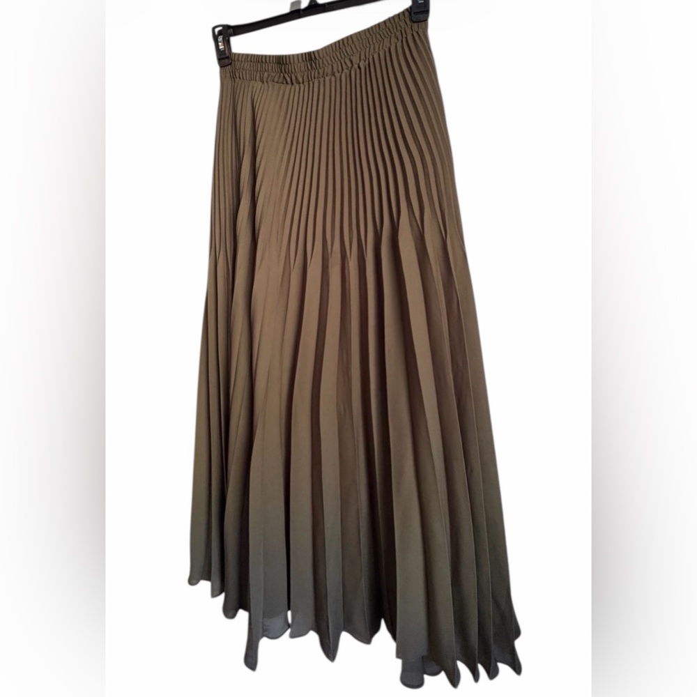 5/$15 - Max Studio Pleated Midi Skirt - Olive/Sage Green - Size M - Picture 5 of 9
